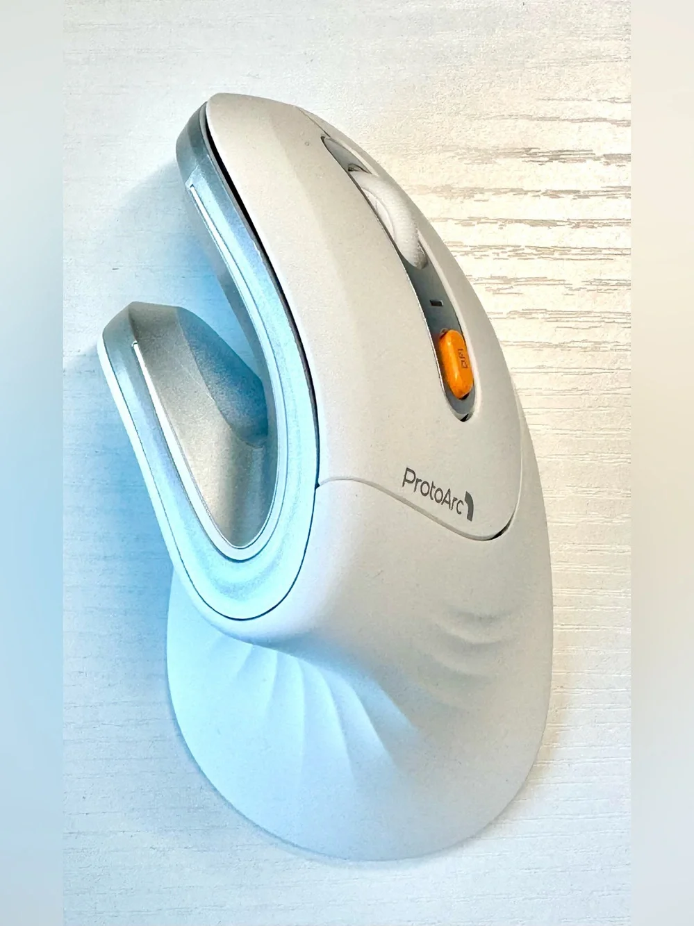 ProtoArc EM11 NL 2.4GHz Wireless Vertical Ergonomic Right-Handed Mouse White NIB